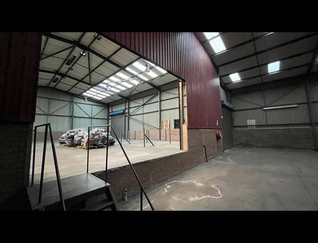 873M² WAREHOUSE FOR SALE IN SEBENZA